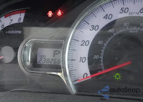 2011 Toyota Sienna Sport z USA, uszkodzony, nr VIN 5TDXK3DC2BS137357